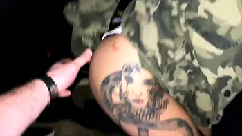 Eva Maxim chupa o pau em público POV