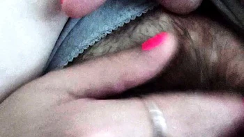 Câmera escondida pega meu orgasmo molhado e barulhento de milf