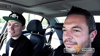 Kitty Blair se come la polla en video alemán de Wolf Wagner