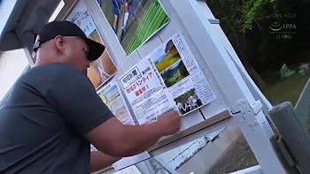 Heißer Cuckold sieht zu, wie seine Frau gefickt wird