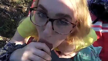 Foda Victoria Gracen de cowgirl na beira do penhasco com boquete