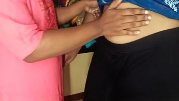 Студентки-индианки лесбиянки трахаются с сестрой по отчиму