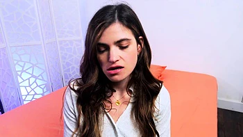 Nicole Raes follada duro y acaba en squirting POV