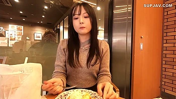 Asiatisches Teen beim Fetisch-Casting