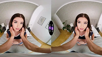 Милая Брилл Энджел скачет на большом члене в VR с персиками