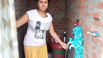 Indian MILF PoojaSex Fucks Airbnb Host Anal First Time