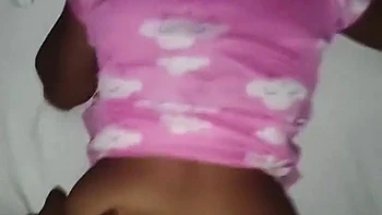 La novia india peluda de mi amigo me chupa la polla