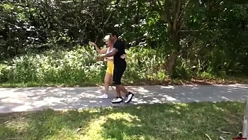 King Cobra fickt weiße MILF Doggy mit BBC und spritzt anal rein