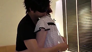 Ángel asiático teen te seduce en casting POV