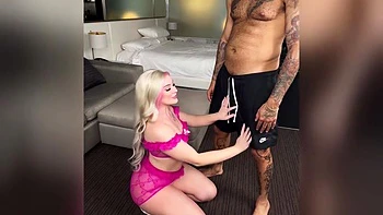 Trixi mit geiler fetter Fotze fickt im POV