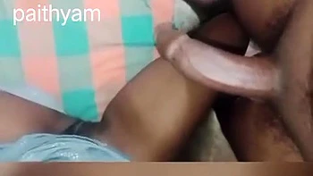 Esposa india muestra su cuerpo sexy y peludo