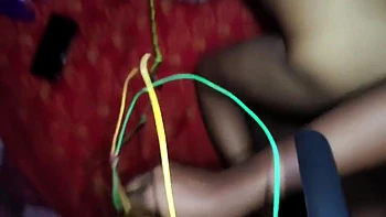 Desi mollige Ehefrau hart doggy gefickt mit Gesichtsabspritzern