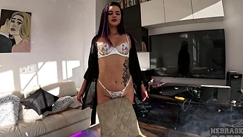 Cute amateur Veronika Lei masturbates her shaved pussy