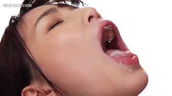 Weiße Braut wird vor Hochzeit hart gefickt im Dreier