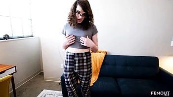 Naomi Rose’s Curly Tgirl Masturbates Anal