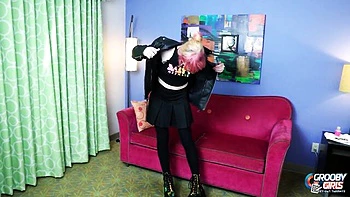 Sassy Bee's Petite Tgirl Masturbation Clip