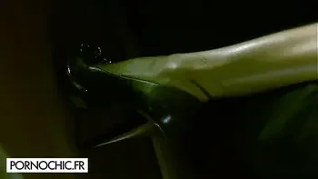 Anal quicky in the streets of Paris