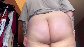 BBW Amateur Ass on Webcam Strip Show