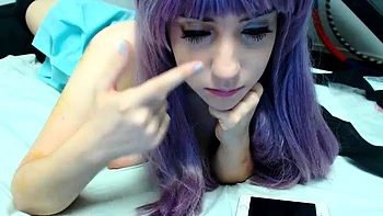 Hot Amateur Teen Masturbates Live for Fans