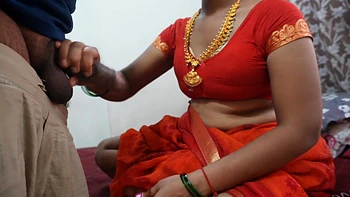 New Indian Bride in Saree Shows Off Big Ass Handjob