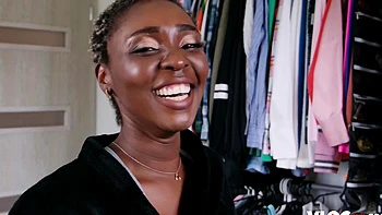 Busty Ebony Zaawaadi Sex Desires Fulfilled