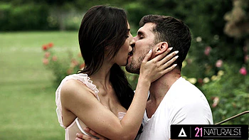 21 NATURALS - Sexy Babe Enjoys Deep Anal on Garden Bench