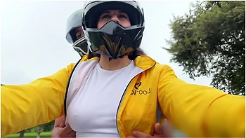 Picking Up Didi Customer Without Bra!