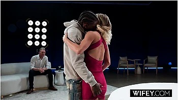 Fit Blonde Hotwife Cassie Bender Gets A Bbc Creampie In Front Of Hubby