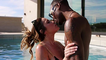 Aderes Quin gets her juicy pussy smashed by Hollywood Cash’s bbc poolside